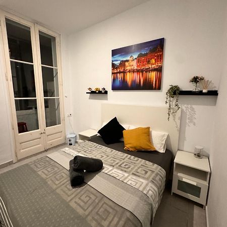 Rooms In Spacious Apartment In City Center บาร์เซโลนา ภายนอก รูปภาพ