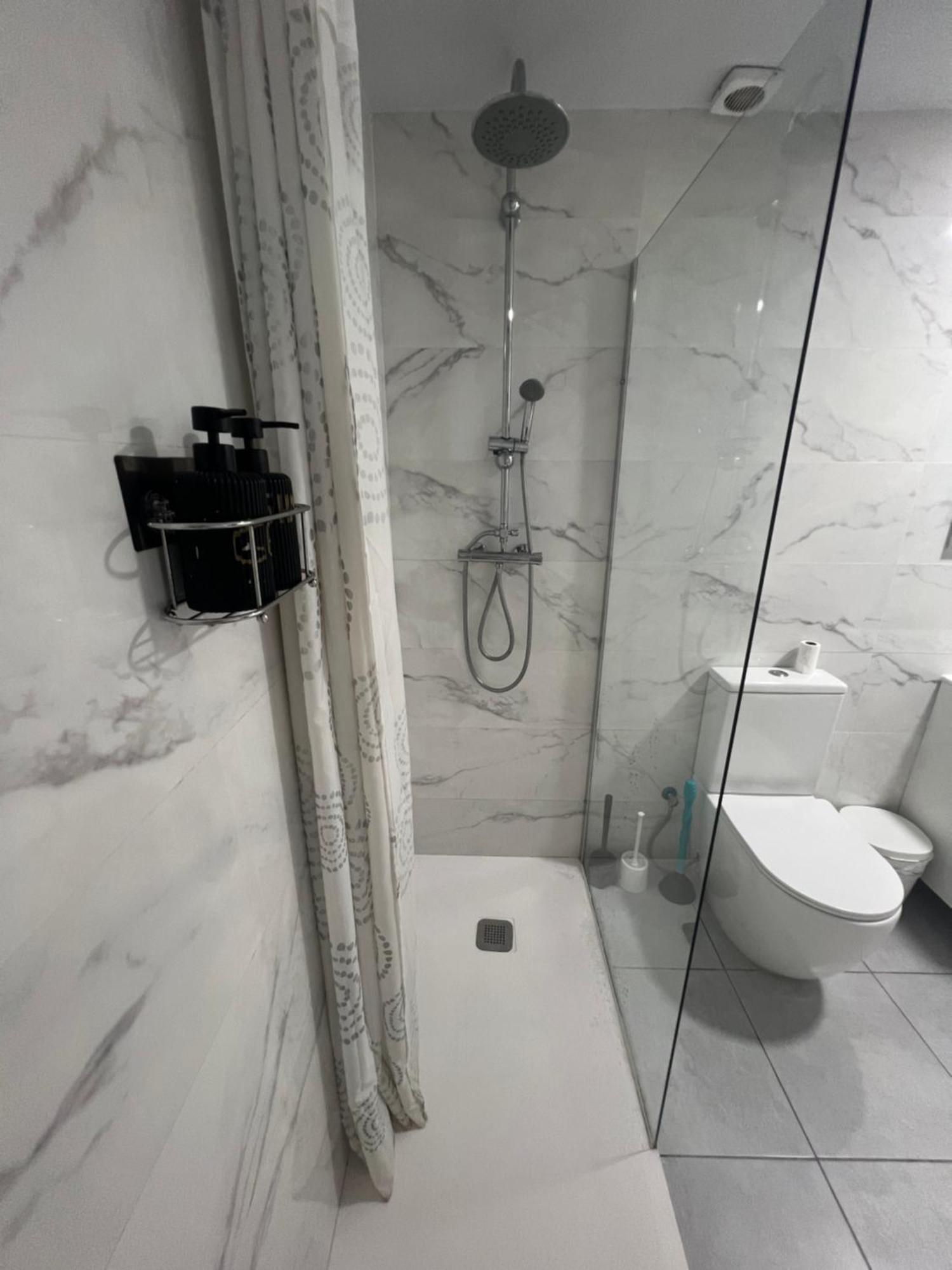 Rooms In Spacious Apartment In City Center บาร์เซโลนา ภายนอก รูปภาพ